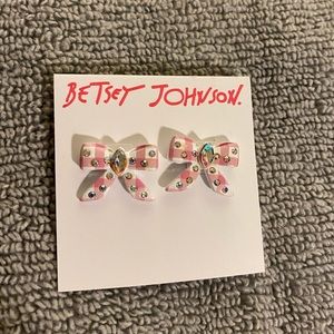 Betsey Johnson LILY FLOWER BOW STUDS PINK